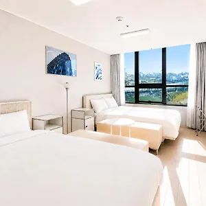 Apartment Uh Flat The Songdo, Incheon